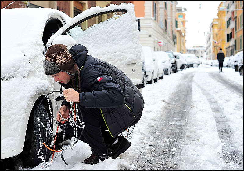 La neve paralizza l’Italia | LA.LV