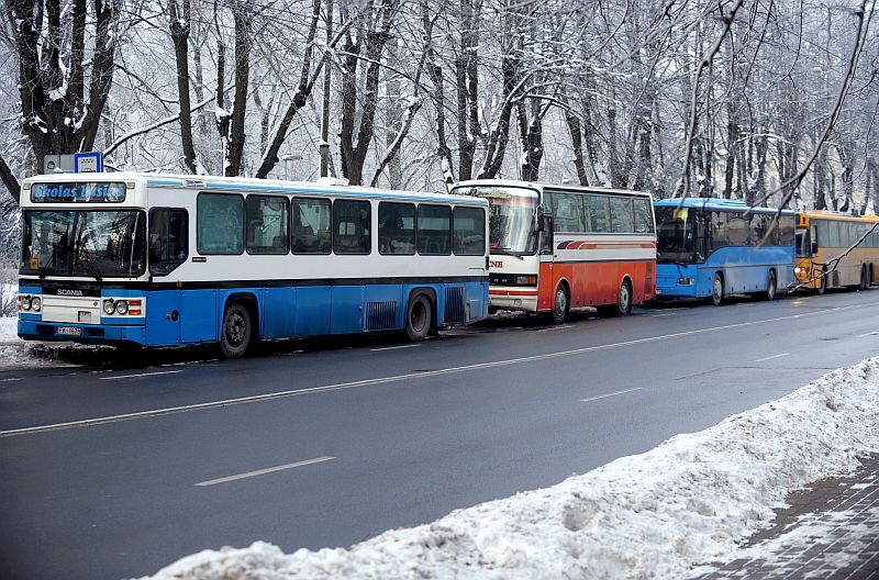 Kā vietējos autobusu pārvadājumos ar biļešu cenām, maršrutu skaitu un ...