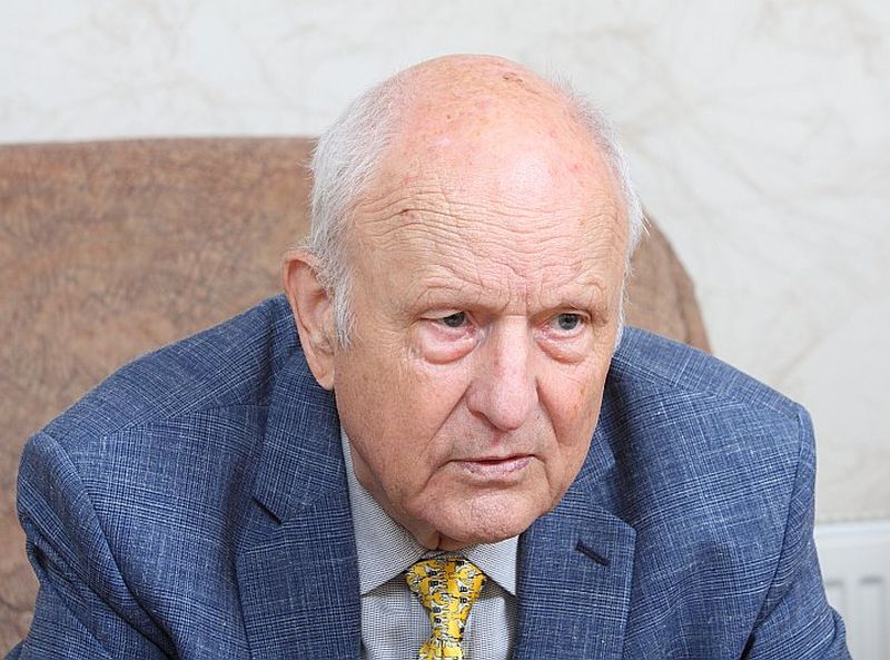 Hibrīdkarš ir smags karalauks. Saruna ar politiķi Juri Dobeli | LA.LV
