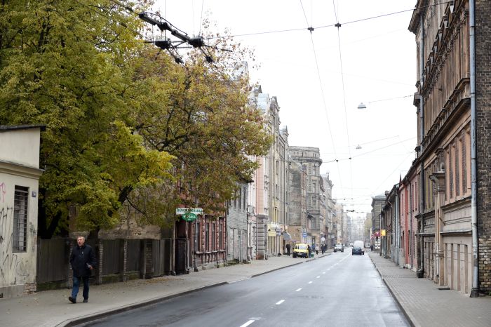 Rīdzinieki aizveriet logus: šodien novērota problēma, par kuru lūdz lieki nesatraukties