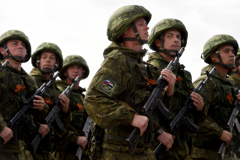 Putin demonstrates support for Minsk regime: Russian paratroopers go on maneuvers in Belarus