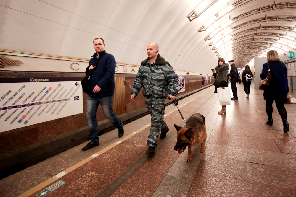 Гбр метро. ГБР метрополитена. Служба быстрого реагирования метро. Служба безопасности метро. Группа быстрого реагирования метрополитена.