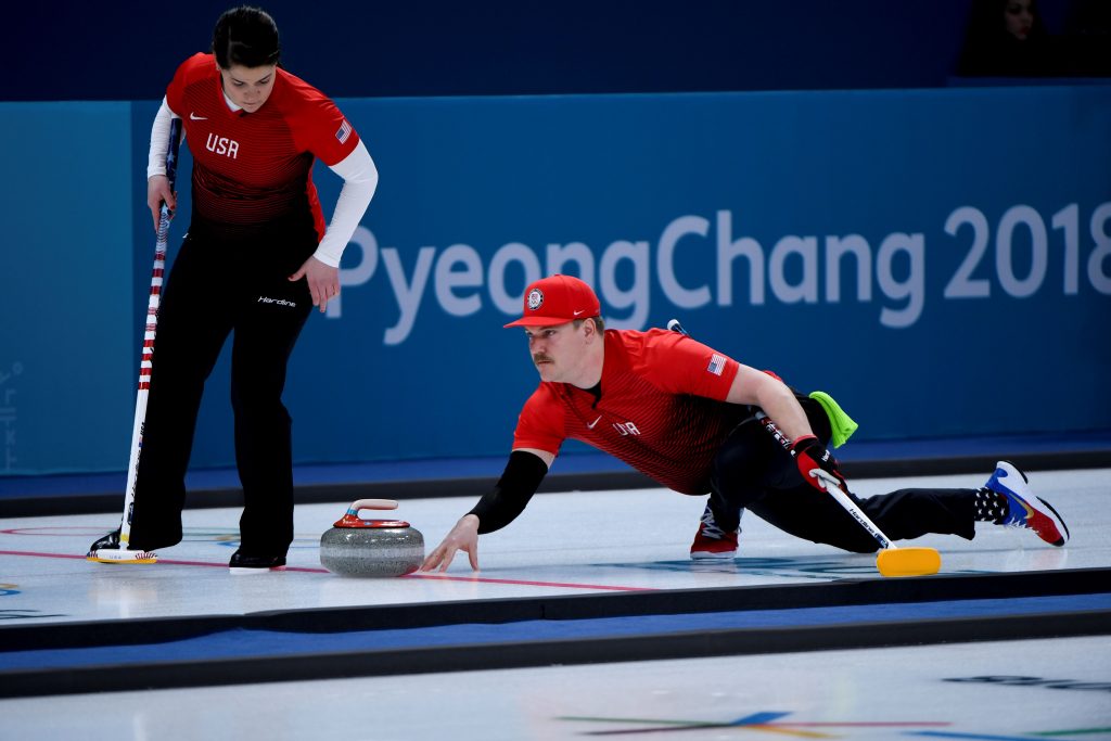 I opptakten til de olympiske leker beseirer amerikanske curlere russiske OL-utøvere