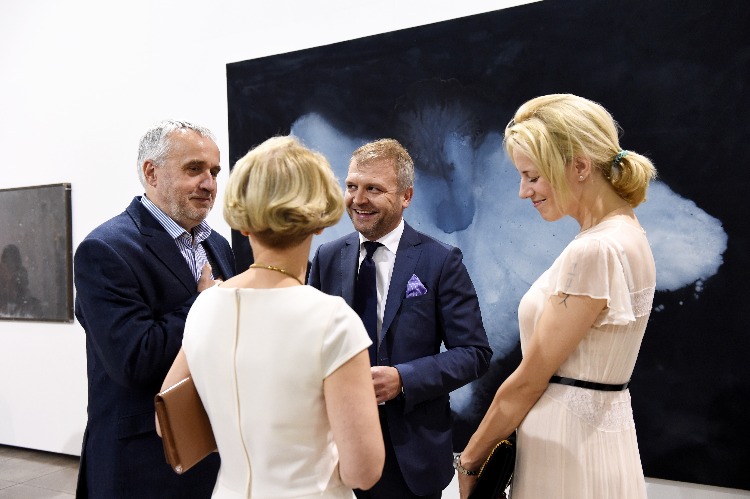 Santa Zāmuele: Jā, mēs esam šķirti! Bankas krahu neiztur Fiļa un ...