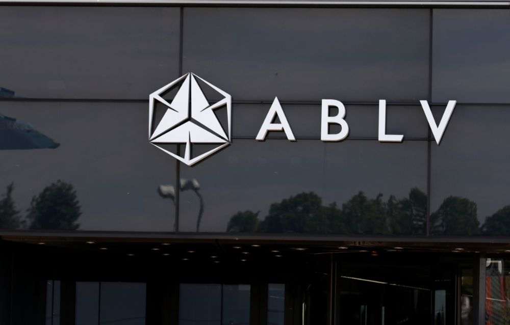 Latvijas budžetā ieskaitīs arestētus 1,3 miljonus eiro, kas atradās ...