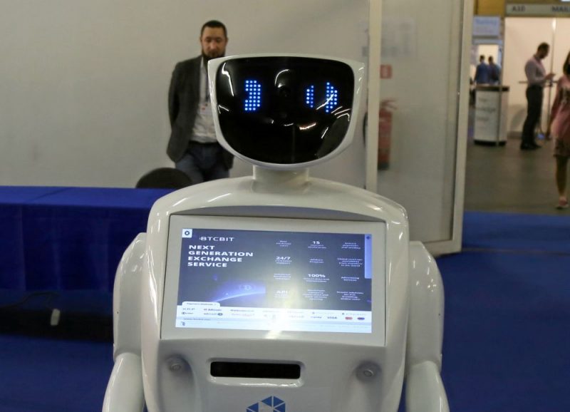 L’hôpital de Tartu utilise des robots de navigation nommés Linda et Kalev pour le confort des patients