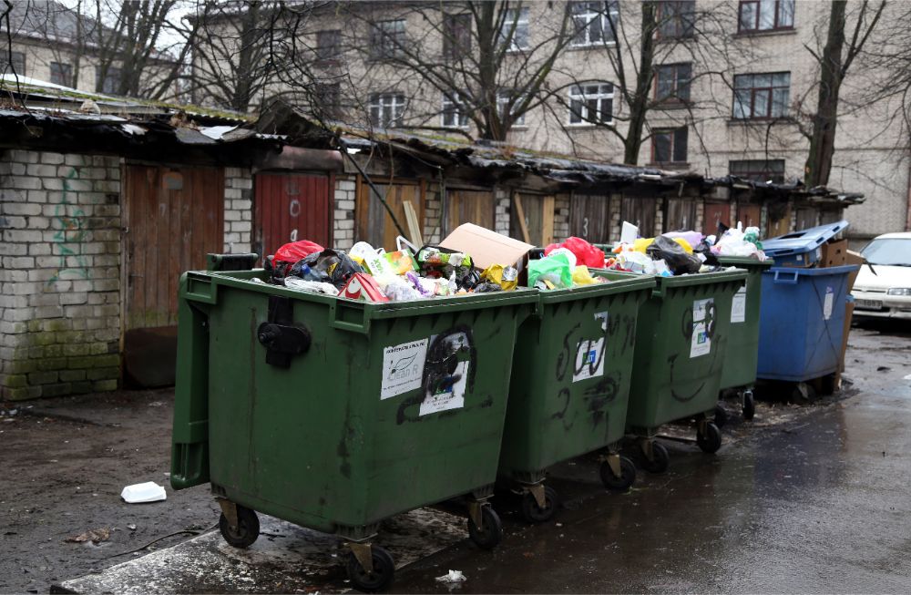 Empty Container Waste: Anger & Social Media Backlash - News Directory 3