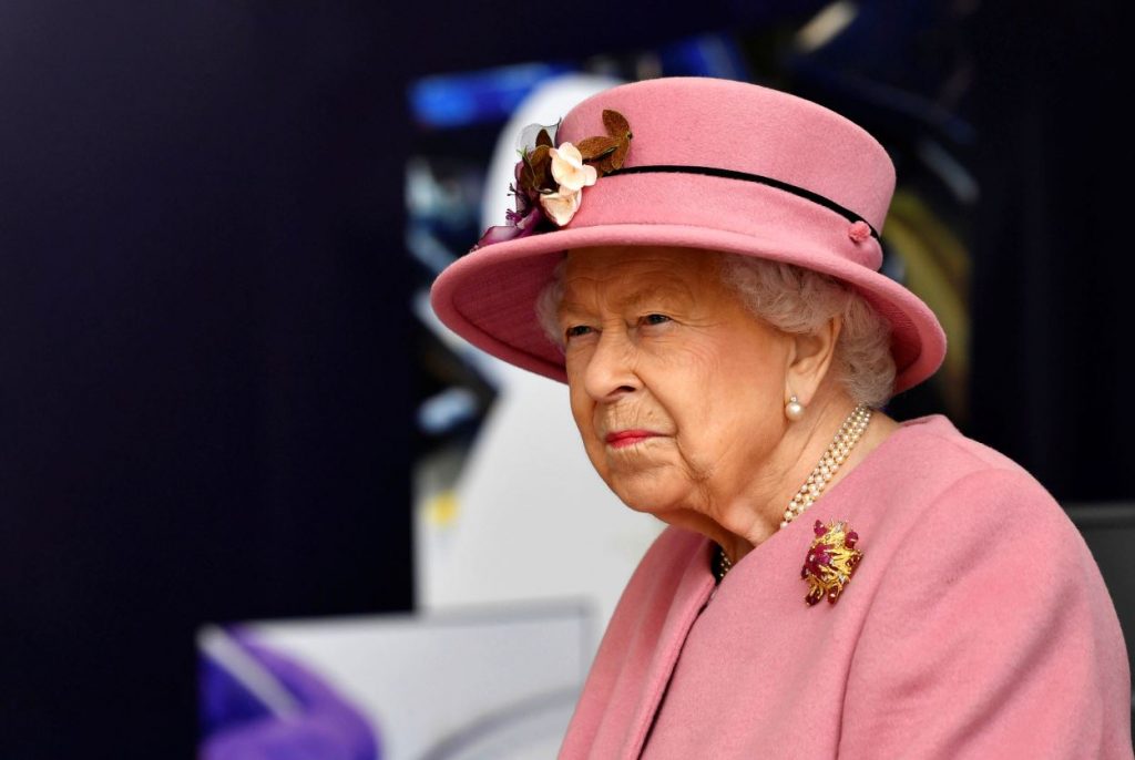 ‘Queen’s time to retire’: 95-year-old Elizabeth II’s health ‘shakes’ Britain