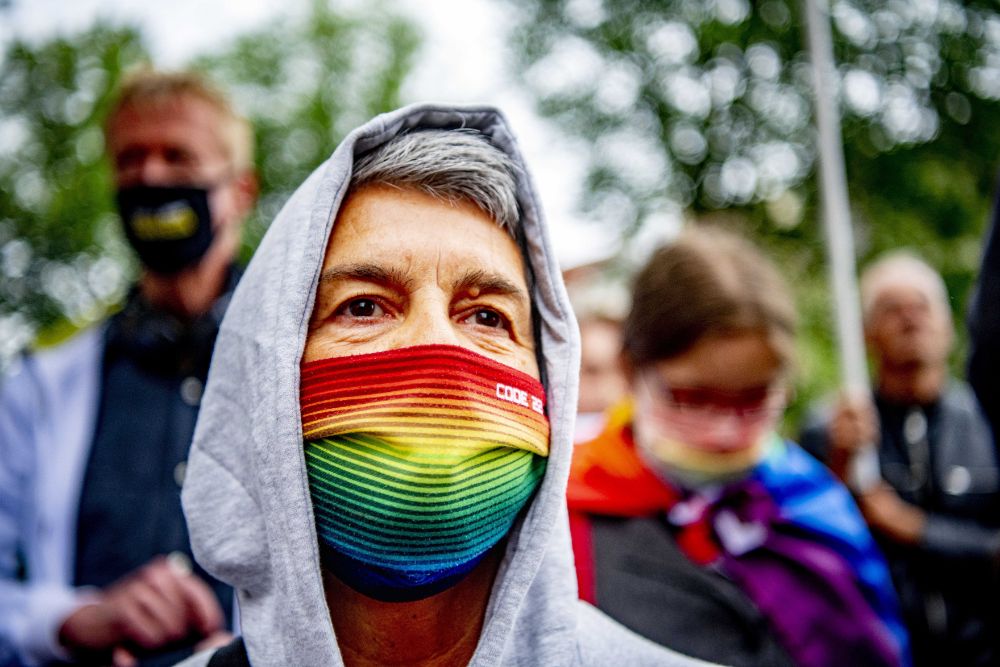 ES 13 valstis pauž bažas par homoseksuāļus diskriminējošo Ungārijas ...
