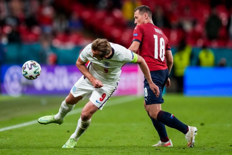 English footballers win first place in the subgroup