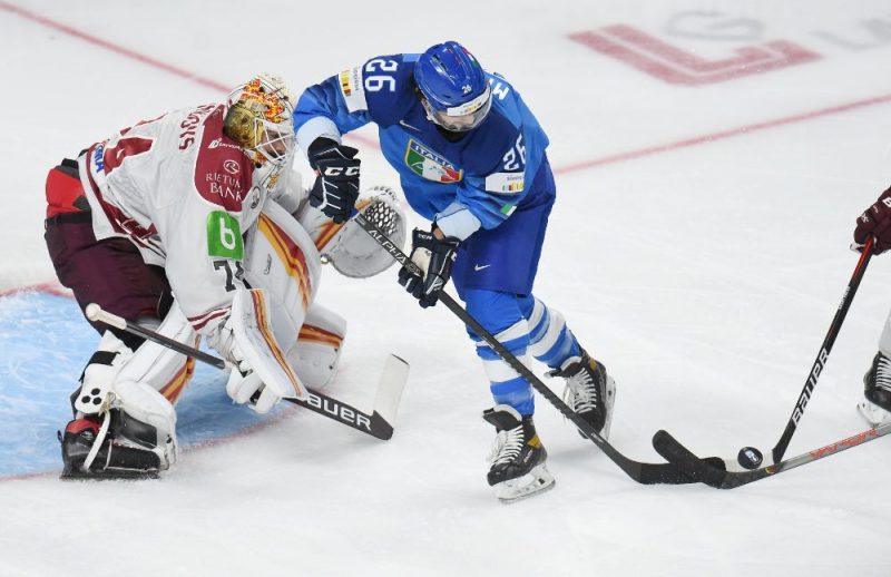 Det latviske hockeylandslaget fortsetter kampen om billetten til OL i Beijing med kamp mot Ungarn