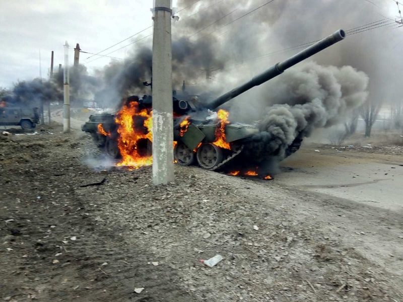 Ukrainian army hits Russian tank attack on Mariupol