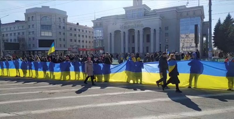 In the Kherson region, people are protesting against the Russian occupation