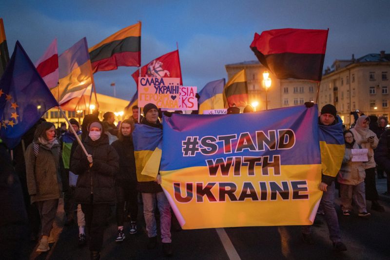 VIDEO.  The pond at the Russian Embassy in Vilnius is painted red