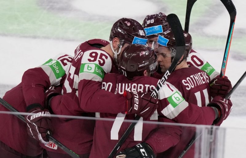 FOTO.  Latviske ishockeyspillere beseirer Norge i verdensmesterskapskampen