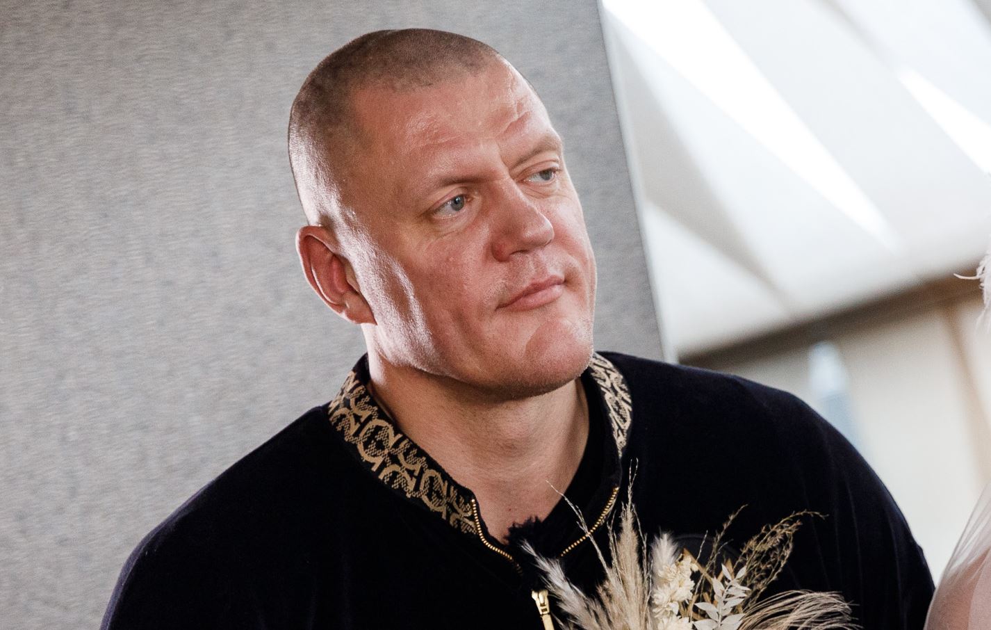 Kaspars Rikard's VIDEO. Kaspars Kambala apsver iespēju pieaudzēt bārdu | Kokteilis.lv