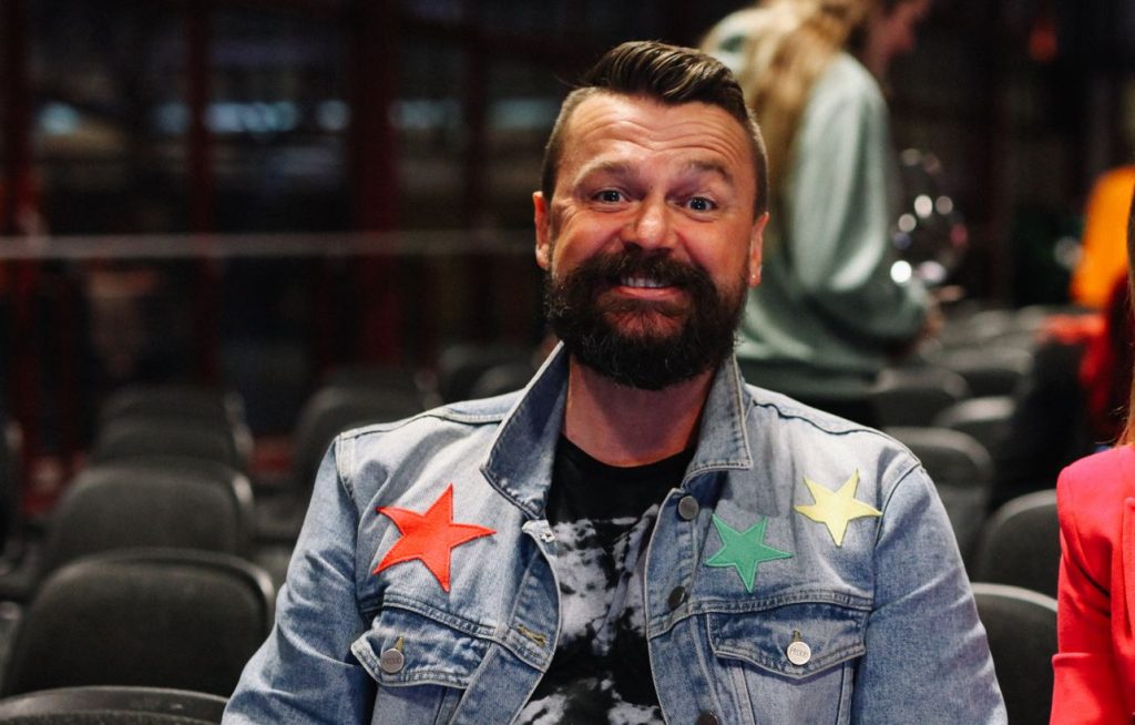 “Musician Andris Kivičs Opens Up About Money in Interview with TV Personality Armands Simsons”