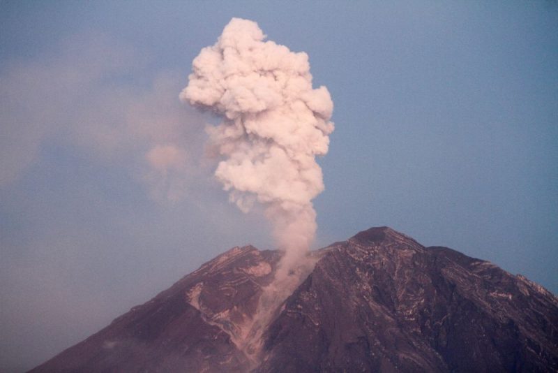 Nel mondo sono stati attivi contemporaneamente 19 vulcani.  Le persone hanno motivo di preoccuparsi?