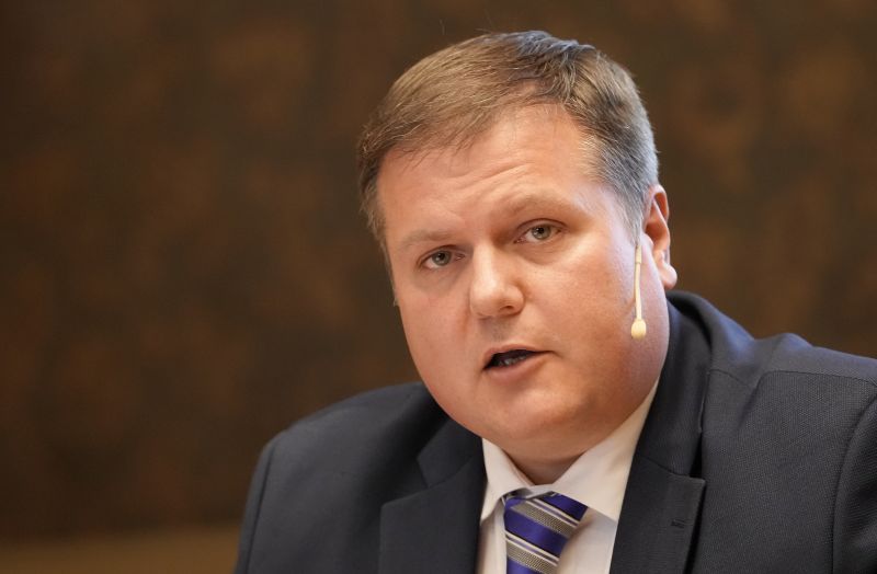 Rutkaste skaidro, kas notiktu, ja Latvija vienā dienā pārtrauktu ...