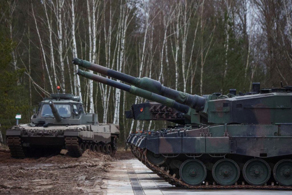 DIREKTE TEKST.  KRIG I UKRAINA.  Den norske regjeringen kunngjør at situasjonen i Ukraina nærmer seg en kritisk fase og vil forsyne Ukraina med åtte Leopard 2-stridsvogner