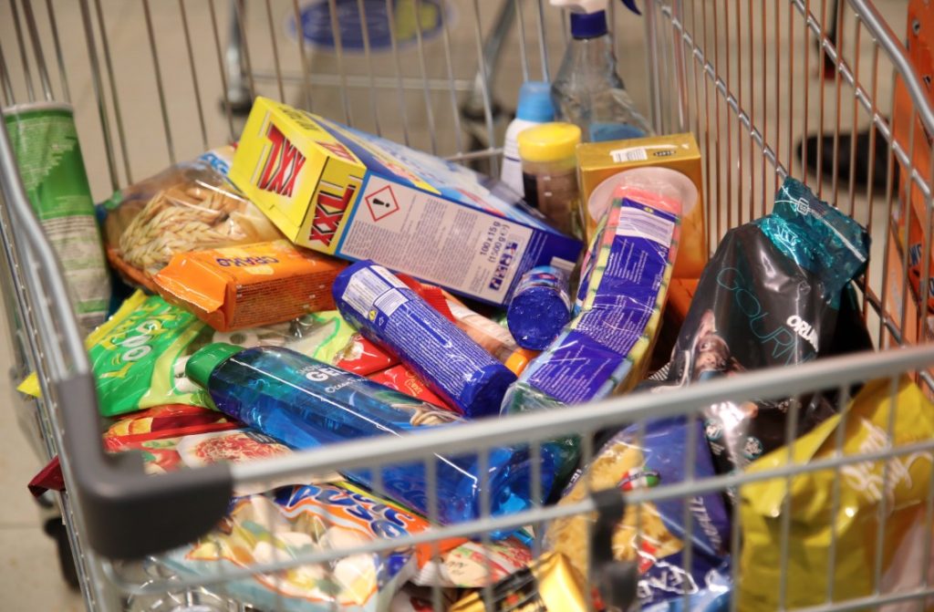 世帯のパニック：ヨーロッパ人は、危機に備えて食料貯蓄を構築することをお勧めします