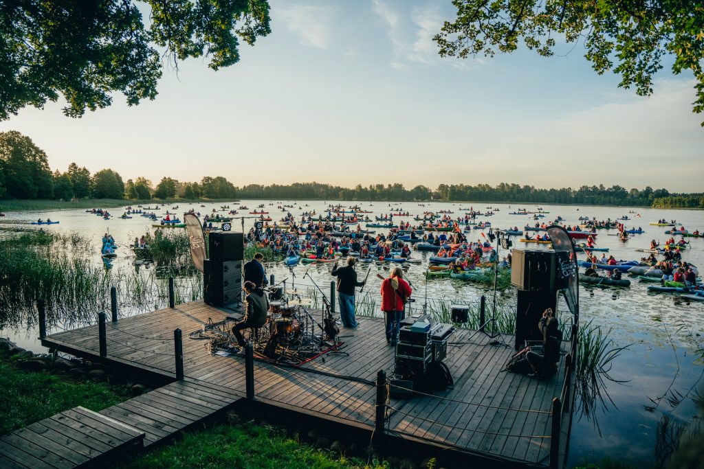 Unforgettable Sunrise Concert: Sudden Lights at Lake Pabažu