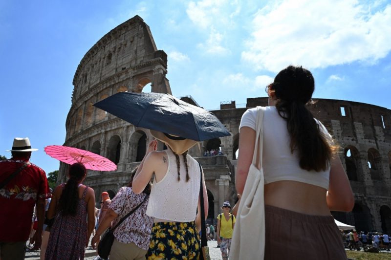 Sud Europa colpito dall’ondata di caldo: l’Italia annuncia livello di allerta rossa in 16 città