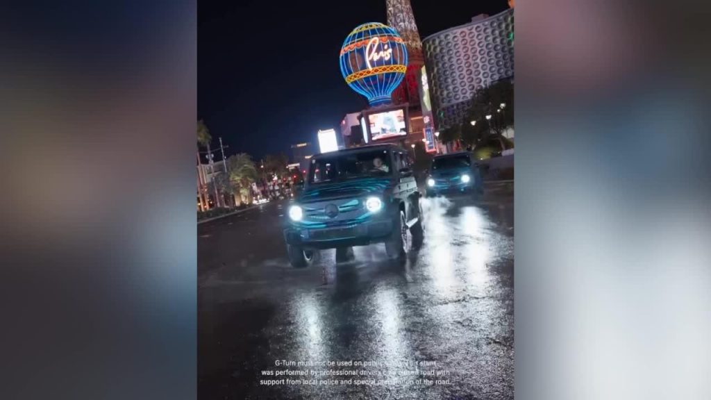 ビデオ。 新型「メルセデス」電気自動車、その場で360度回転できる驚きの性能