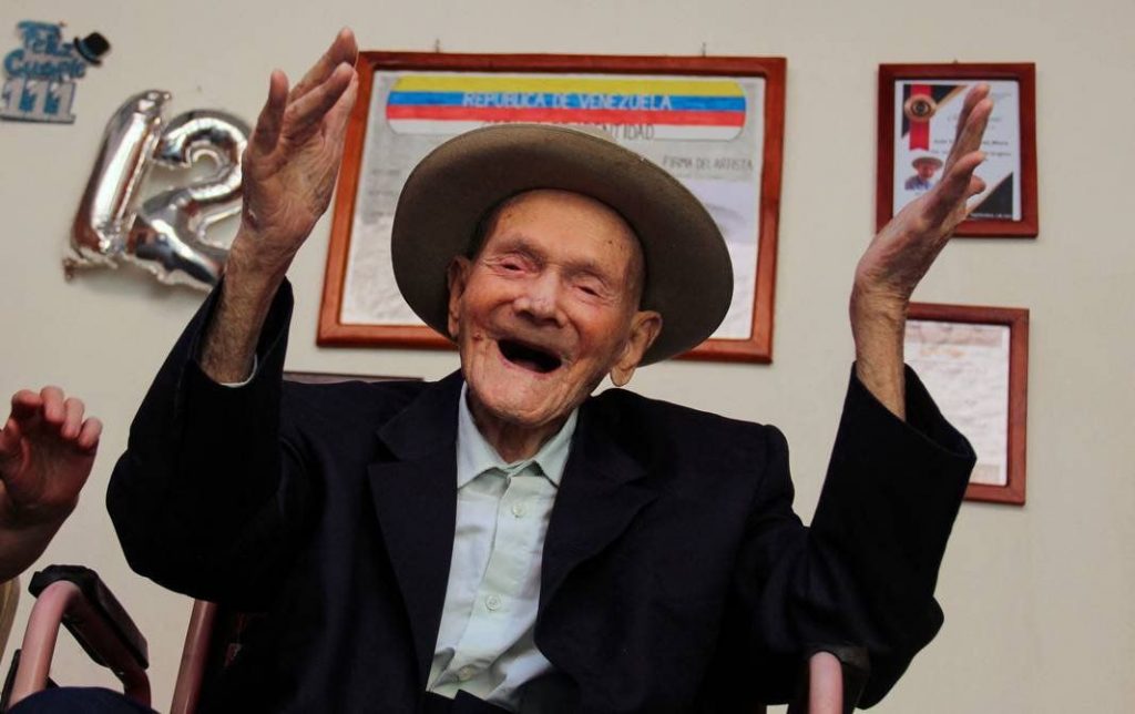 世界最高齢の男性が114歳で亡くなった。 数年前、彼は自分の長生きの秘密を発見した