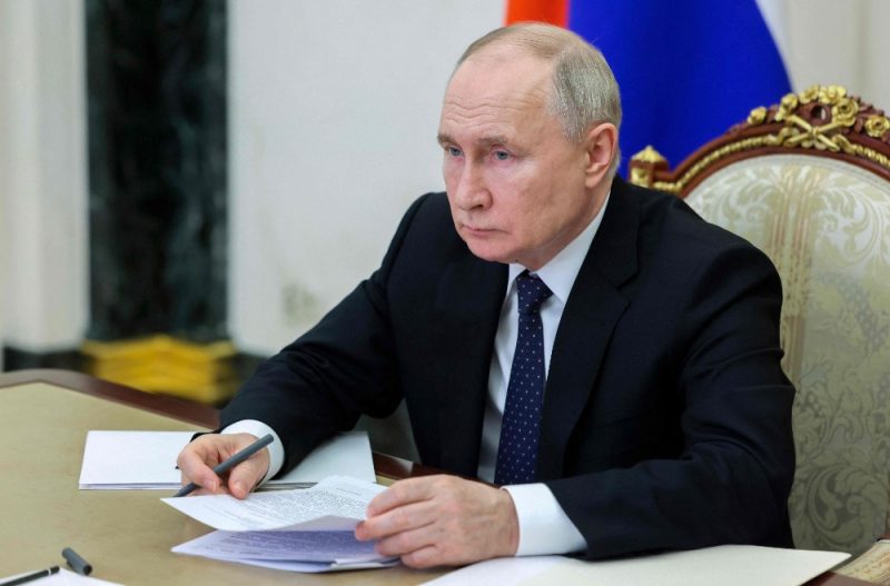 プーチンの顔と「ゼリーの脚」 – プーチンが重病である可能性があることを示す兆候
