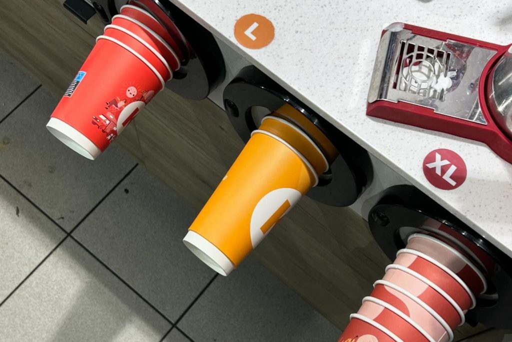 ガソリンタンクのコーヒーカップのM、L、XLの意味を知っていますか？ 困惑した買い物客が真実を明かす