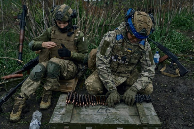 「ロシア軍の数的優位は5対1だった…」 スライドには、ウクライナ軍が結論付けたヴーレダルの喪失の5つの理由が列挙されている