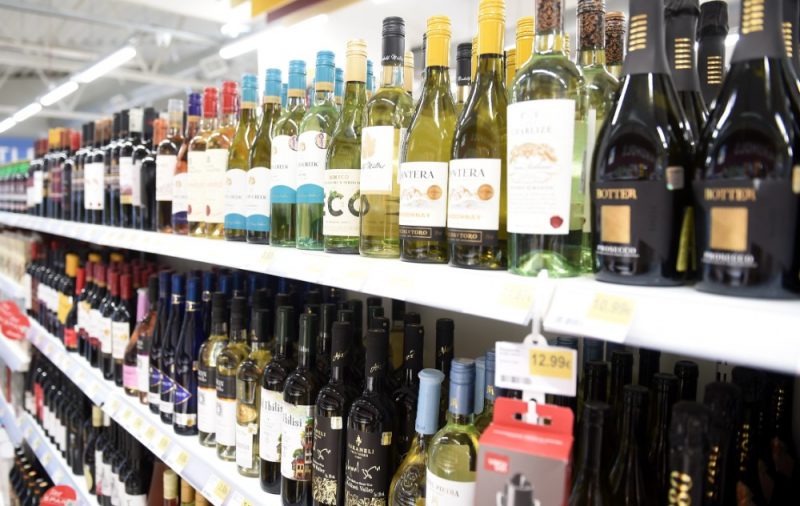 「ラトビア人はお酒の飲み方を知りません。だからこのような制限があるのです…」 店頭でのアルコール販売時間を制限するというサエイマ家の決定についてソチクロタイ氏が語る