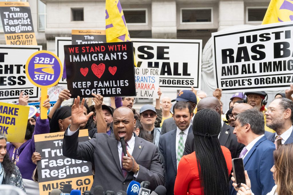 米国最高裁判所は緑色の光を与えます – トランプは532,000人の移民の法的地位を解除します