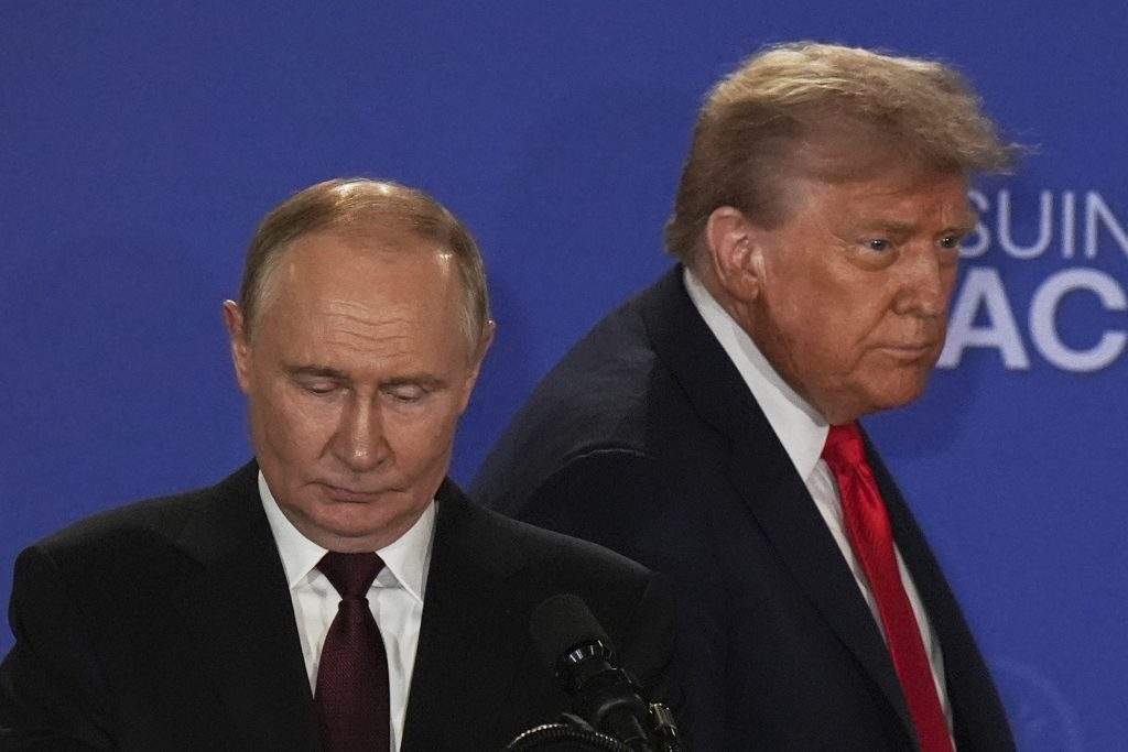 トランプとプーチンの無敗の夕食の排他的なメニューと、暗殺者の名前を適切に話す方法と秘密のプリントを見つけました