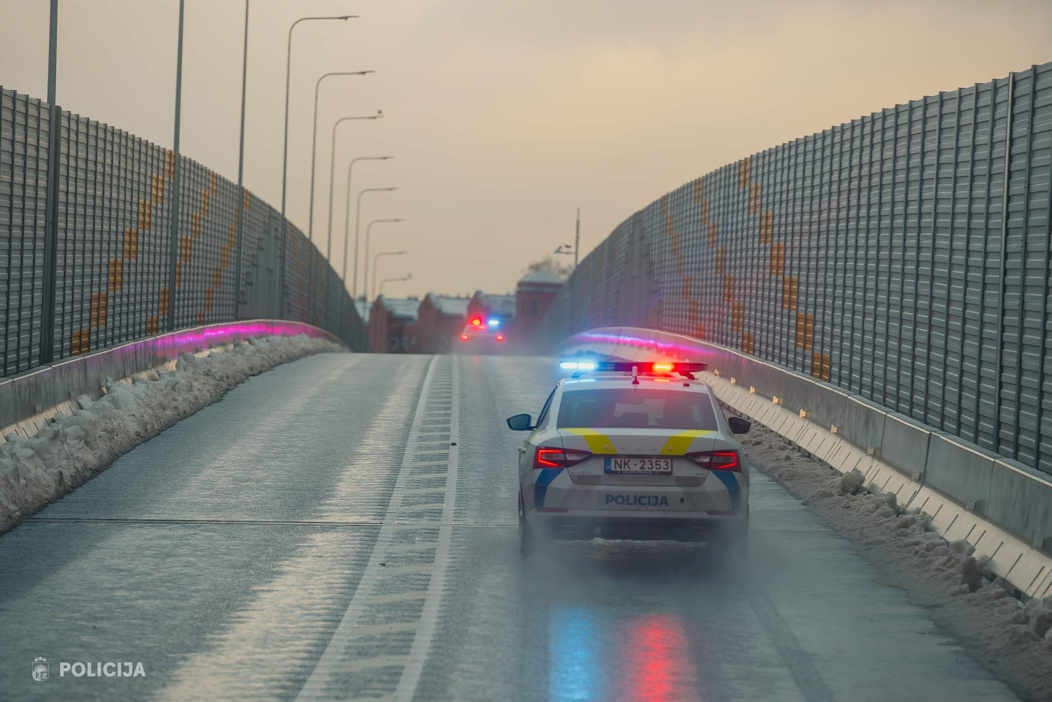 Latvian Road Accident: Driver Nearly Hits Police in Ventspils - News Directory 3